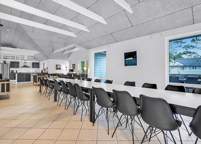 Pet Friendly In With Kitchen