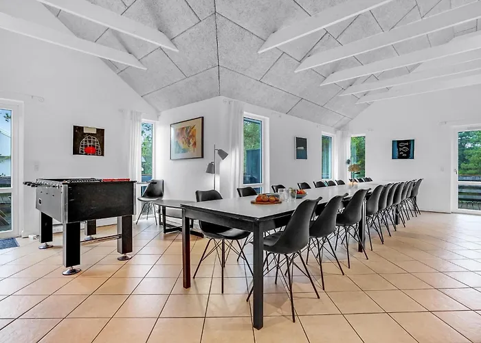 Pet Friendly In With Kitchen *